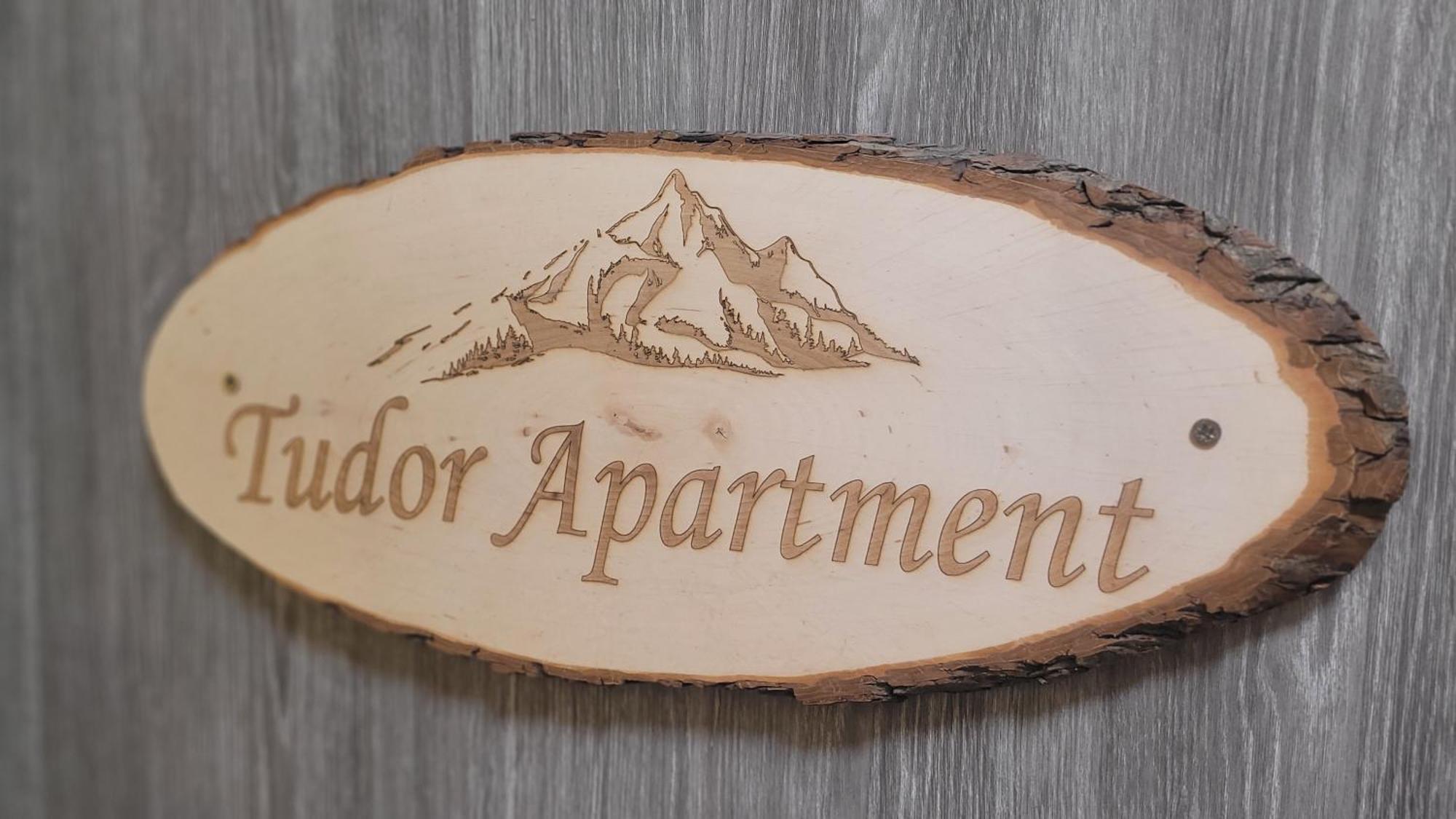 Tudor Studio كابرون المظهر الخارجي الصورة